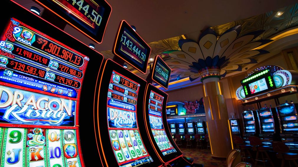 Albañil ganó $100 millones en el casino, pero se lo negaron por "un error técnico" y terminó en juicio: la polémica compensación que recibió