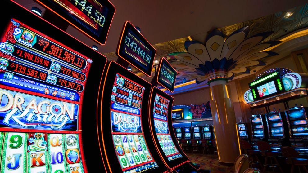 Albañil ganó $100 millones en el casino, pero se lo negaron por "un error técnico" y terminó en juicio: la polémica compensación que recibió