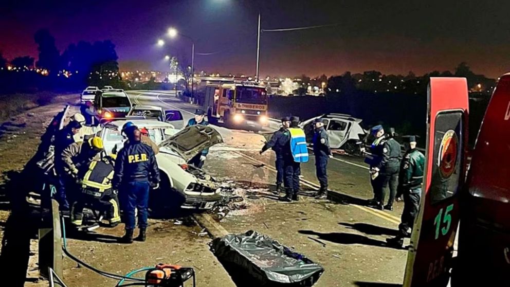 Un muerto y cinco heridos por un choque entre tres autos en Concordia.
