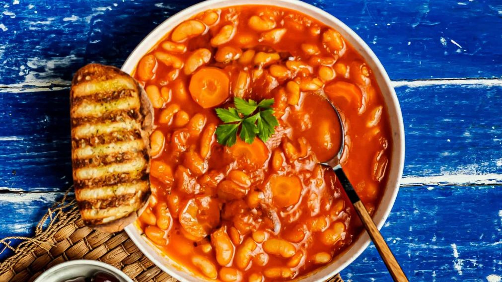 Exquisita receta de fasolada griega, un guiso de porotos blancos perfecto para los días de frío