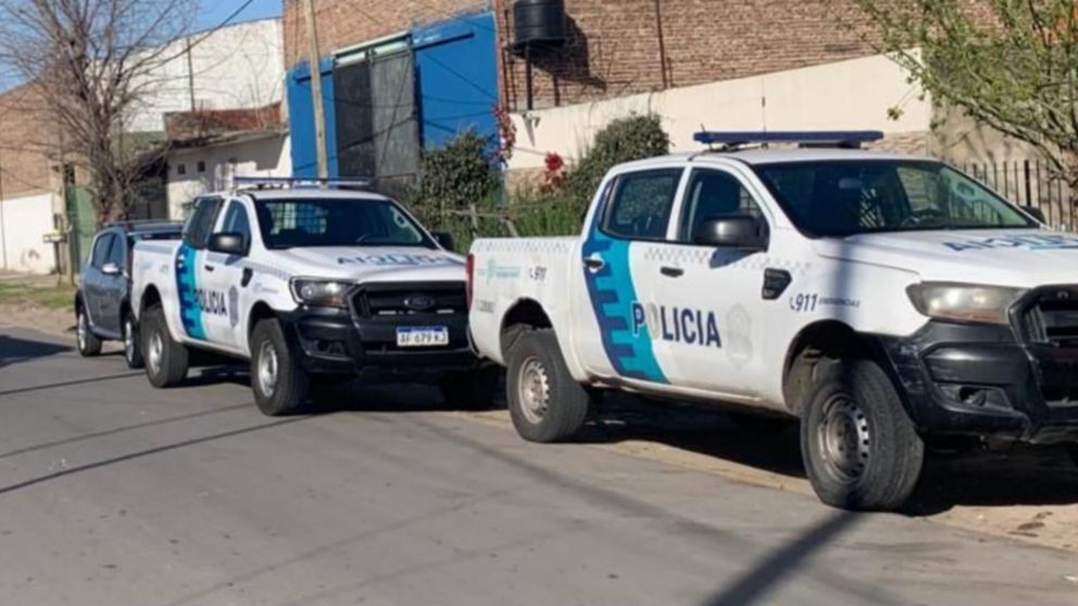 Las autoridades policiales se apersonaron en el escenario del crimen.