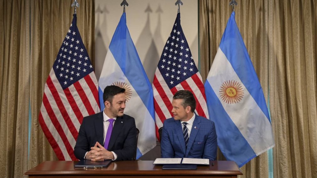 Luis Petri visitó el Pentágono y firmó un acuerdo estratégico para modernizar las Fuerzas Armadas
