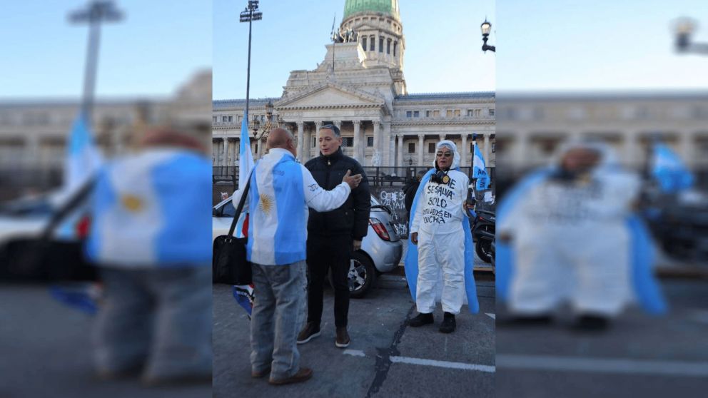 Fernando Gray: "Junto a las jubiladas y los jubilados en la Plaza del Congreso"