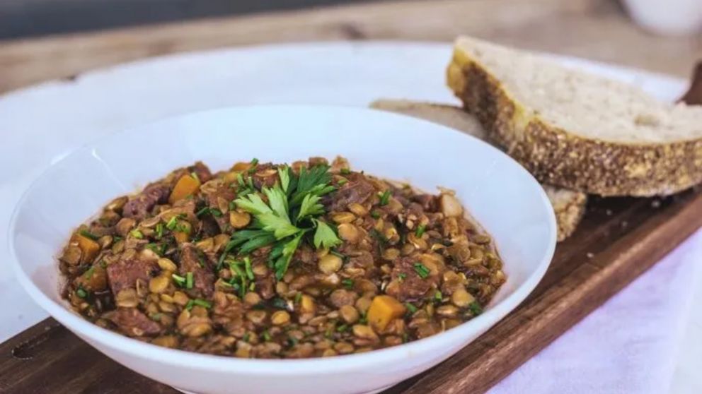 Ingredientes y modo de preparación para un riquísimo guiso de lentejas.