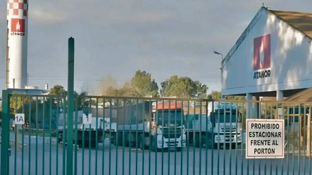 Investigan a Atanor por una nueva descarga ilegal de residuos industriales en San Nicolás