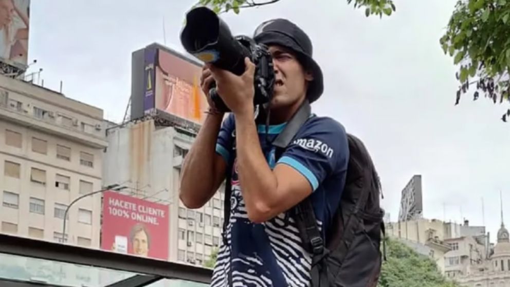 Pablo Grillo, el fotógrafo herido de gravedad durante los incidentes de este miércoles frente al Congreso de la Nación (Gentileza Prensa Comunitaria).