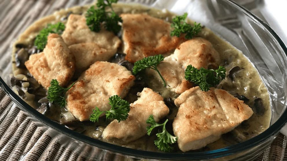 La cazuela de pollo con champiñones es un buen plato para el invierno (Imagen ilustrativa).