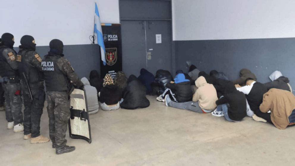 Mega operativo con más de 30 allanamientos: la Policía de la Ciudad detuvo a los integrantes de la banda de los "Robamotos"