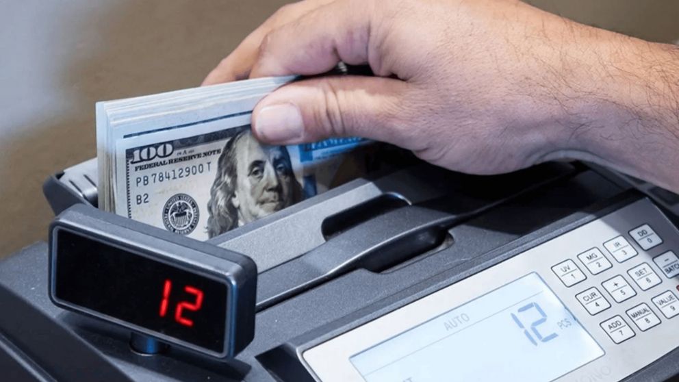 Dólar hoy: ¿A cuánto cotizan el oficial y el "blue"?