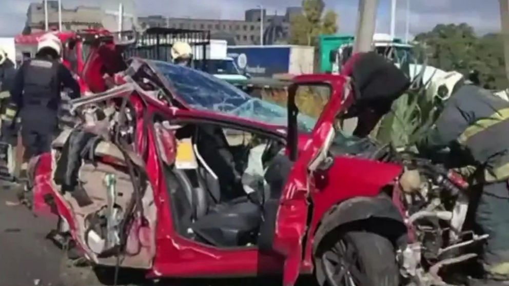 Así quedó el Peugeot 308 después del choque contra el camión.