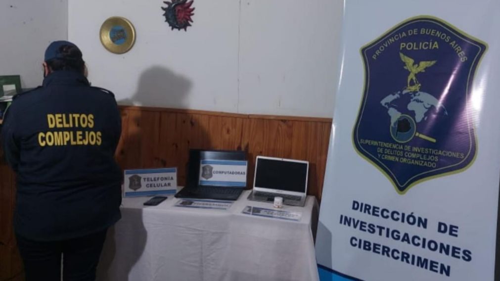 Estos son los diversos objetos que fueron secuestrados en el allanamiento.