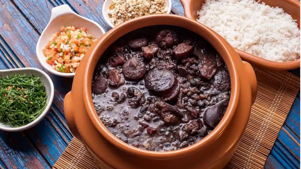 Deliciosa receta de feijoada, el guiso de porotos más rico y reconfortante para combatir el frío
