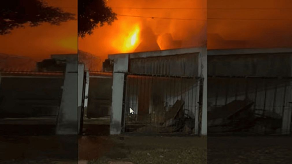El trágico incendio se desató en una propiedad de la localidad bonaerense de Caseros (Imagen Mi Periódico).