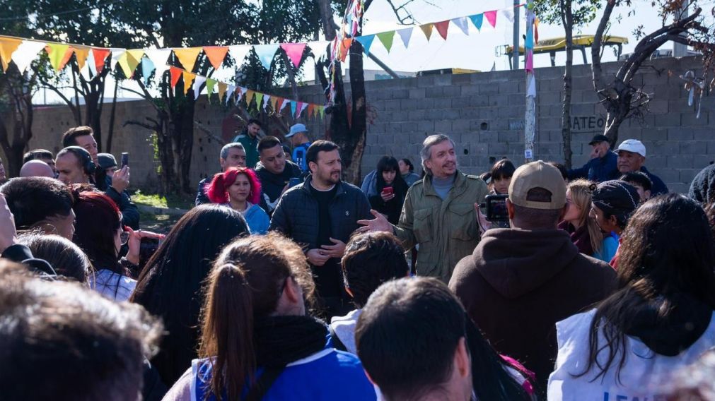 Máximo Kirchner junto a Emmanuel Santalla en Avellaneda: “Esto es lo que quiere Cristina: una Argentina que nos contenga y nos abrace a todos”.