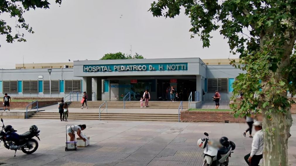 El chico de 14 fue trasladado de urgencia al Hospital Humberto Notti, donde fue operado.