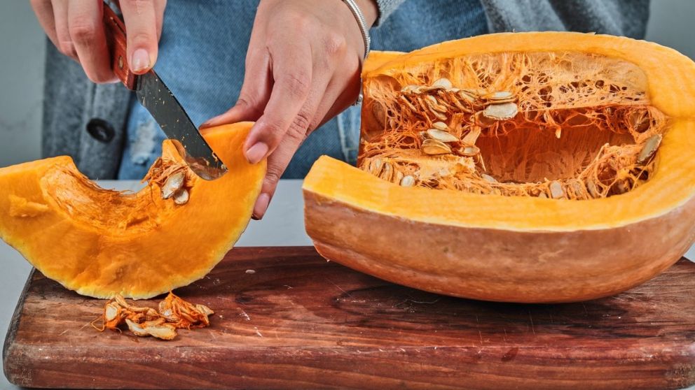 No tires las cáscaras de calabaza, son beneficiosas para la salud y se pueden hacer riquísimas recetas con ellas. (Gentileza: Internet).