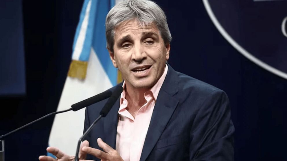 Luis Caputo confirmó que el Tesoro Nacional compró 200 millones de dólares (Archivo).