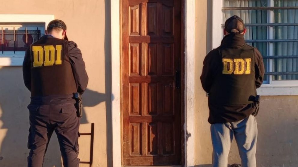 La vivienda que fue allanada durante el operativo.