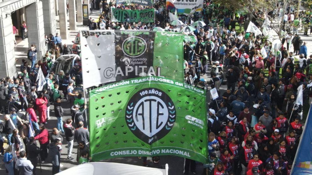 Dejan sin efecto quita de feriado por día de estatales.