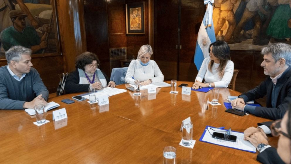 Hospital Garrahan y ANLIS Malbr�n firmaron un convenio para certificar las cabinas de seguridad biol�gica y flujos laminares