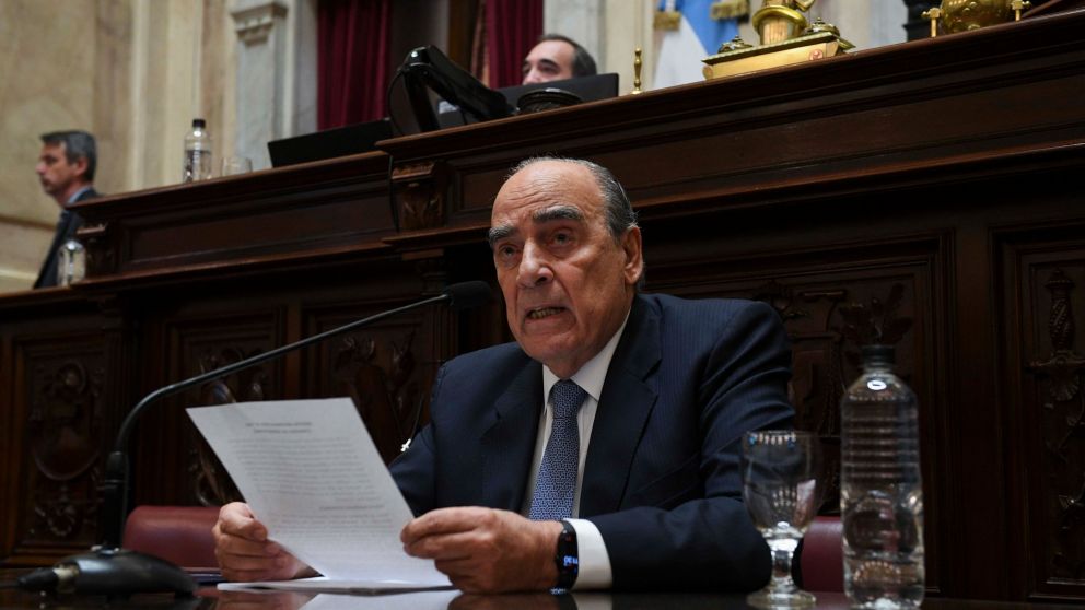 Guillermo Francos brinda un nuevo informe de gestión en el Senado.