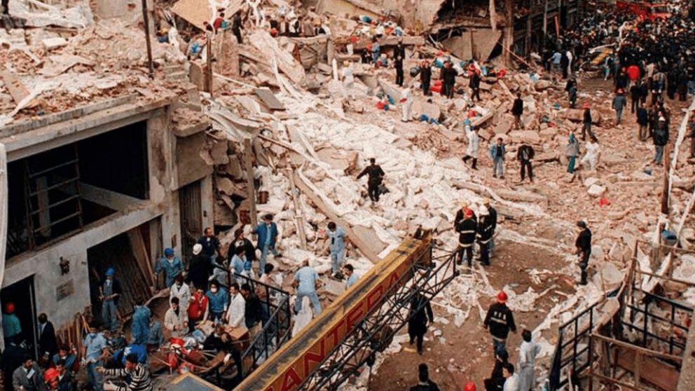 Realizarán un juicio en ausencia contra los acusados por el atentado a la AMIA.