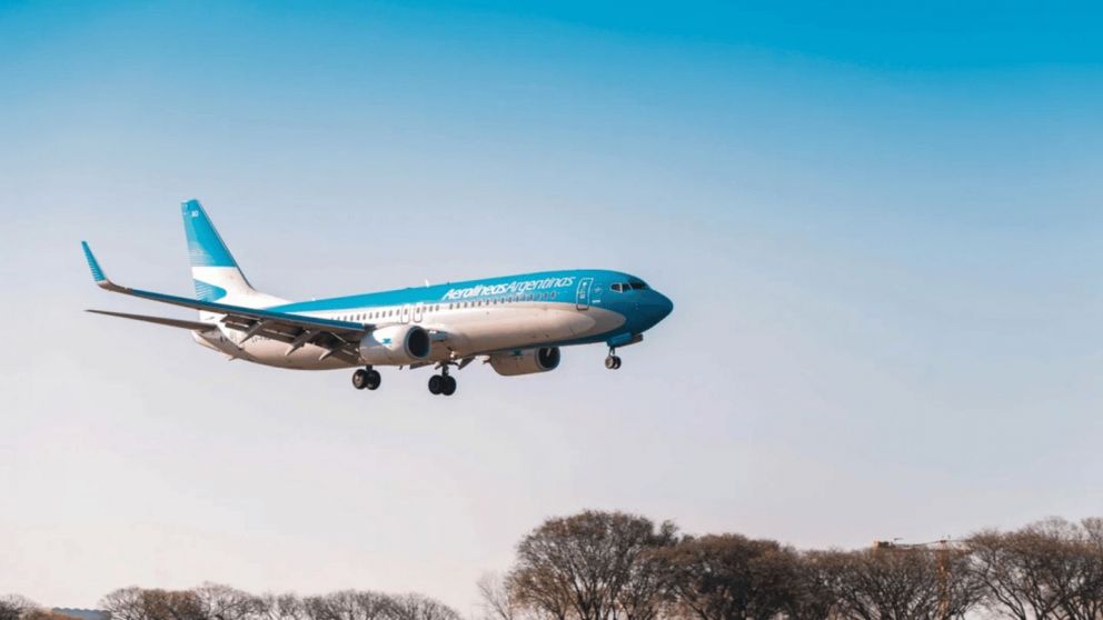 Un avión de Aerolíneas Argentinas debió sobrevolar casi una hora sobre Santa Fe sin poder aterrizar (Imagen archivo).