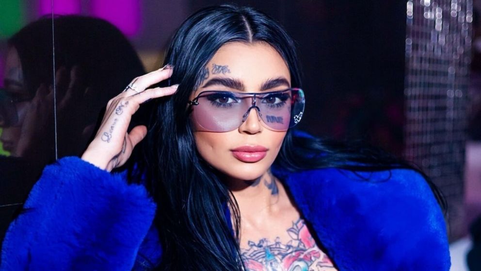 Murió la cantante Ana Buldrini, de 31 años, al someterse a una múltiple cirugía estética.