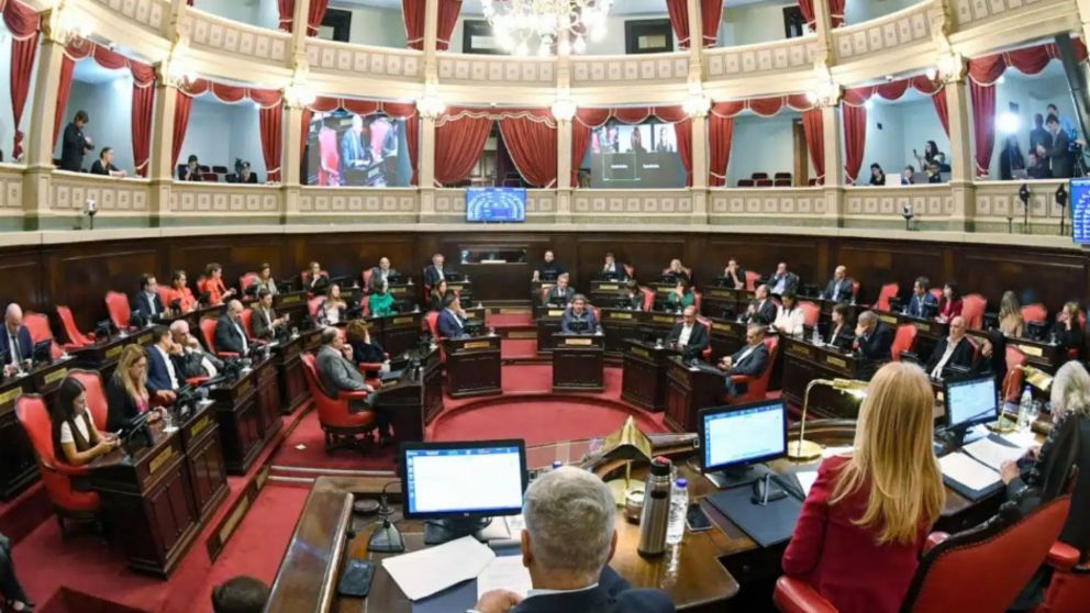 El senado bonaerense votó a favor de las reelecciones indefinidas.
