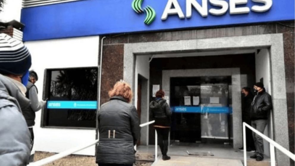 La Administración Nacional de la Seguridad Social (ANSES) confirmó el calendario de pagos del aguinaldo para jubilados y pensionados.