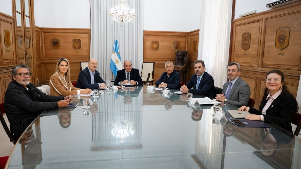 El Consejo de Mayo sesiona por primera vez tras la convocatoria del Gobierno de Javier Milei (X/@GAFrancosOk).