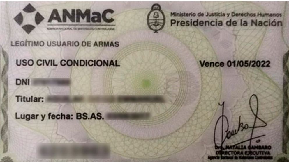 La credencial de legítimo usuario de armas de la Administración Nacional de Materiales Controlados (Archivo).