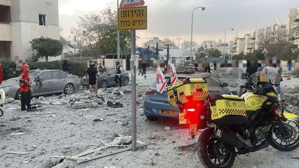 Irán bombardeó el sur israelí tras expirar el “alto al fuego total” anunciado por Donald Trump.