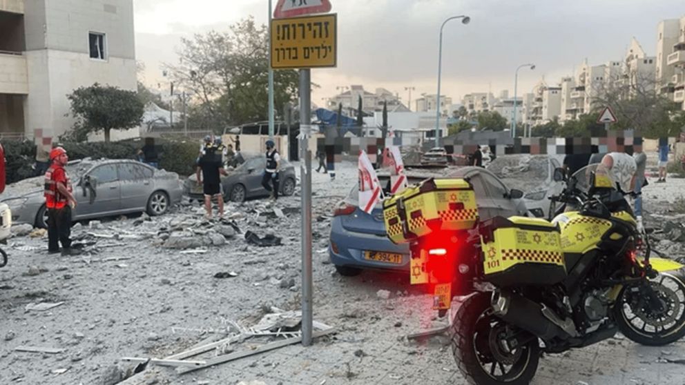 Irán bombardeó el sur israelí tras expirar el “alto al fuego total” anunciado por Donald Trump.