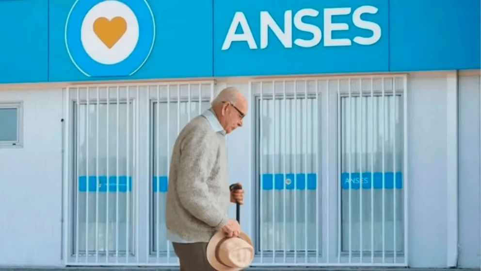 ANSES pidió extremar precauciones al cobrar el aguinaldo de junio 2025 y advirtió sobre intentos de fraude digital (Imagen ilustrativa).
