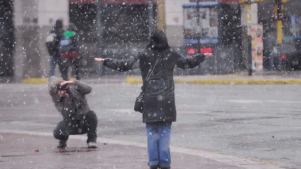 Se viene una "bomba polar": ¿Puede nevar este fin de semana en Buenos Aires?