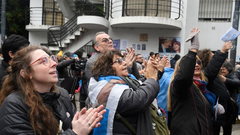 Cristina Kirchner cruzó a Patricia Bullrich por el vallado y pidió que el banderazo se haga en el Parque Lezama. (Foto: Crónica/Rubén Paredes)