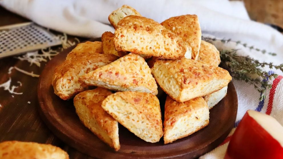 No te pierdas la clásica receta de scones de queso, ideales para preparar con la llegada de frío y acompañar unos buenos mates.
