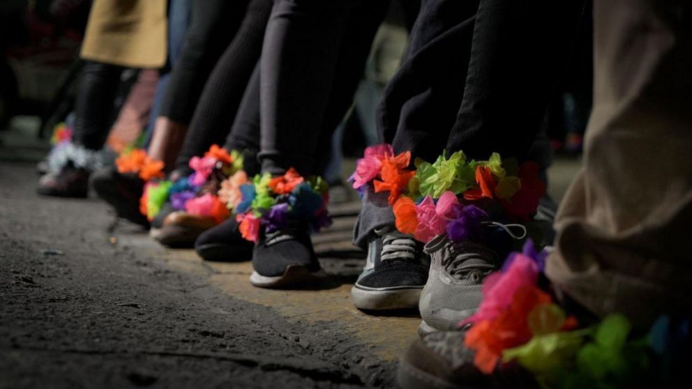 Las floresque usaban las militantes como tobillera.