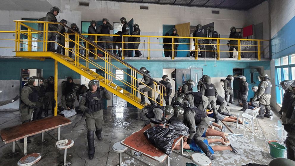 La Justicia de la provincia de Salta imput� a ocho presos y una mujer.