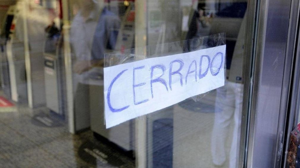 El feriado de mañana, viernes 20 de junio, Día de la Bandera, impactará en el funcionamiento de varios servicios en todo el país.