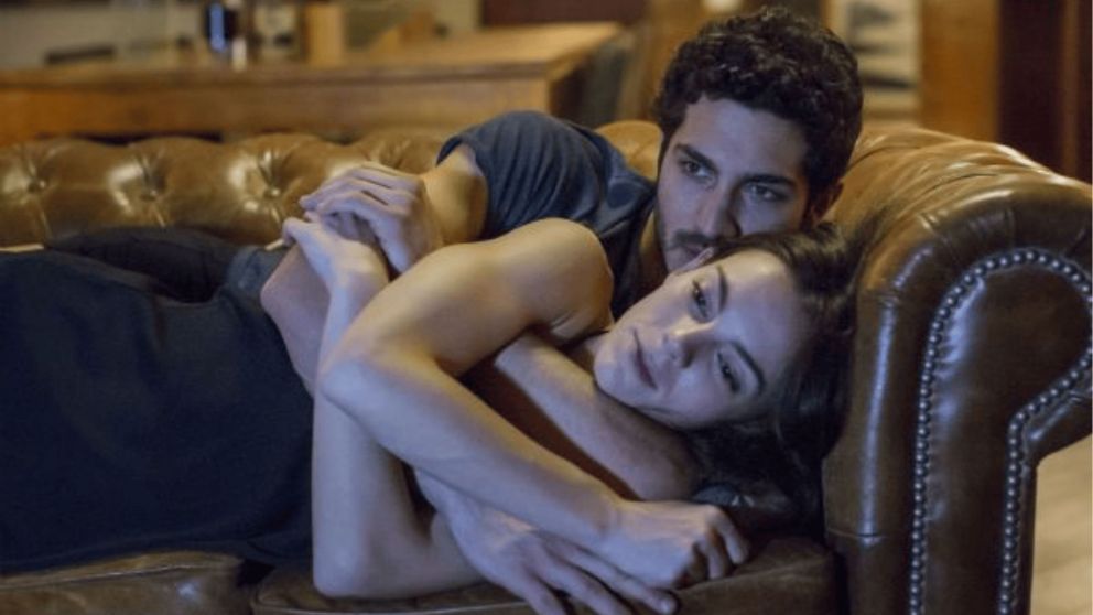 Esta comedia romántica de Netflix sorprende con su enfoque científico del amor y un elenco encabezado por Vito Sanz, Berta Vázquez y el “Chino” Darín.