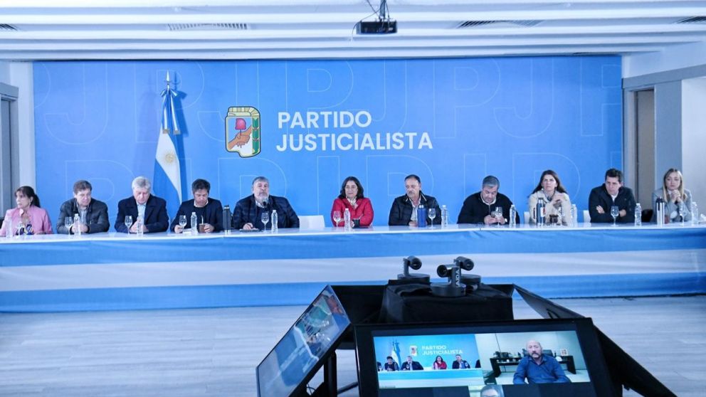 Gobernadores en el PJ: se definen las coordenadas de la movilización de este miércoles tras la detención de Cristina Kirchner.