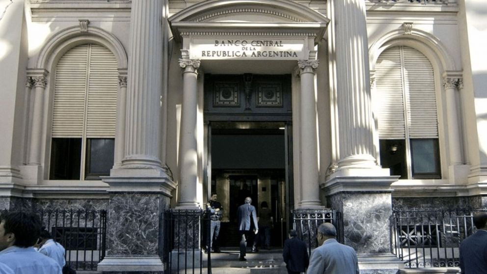 El Gobierno dispuso que los bonos en dólares podrán utilizarlos para cancelar deudas fiscales hasta el 30 de septiembre de 2025 (Imagen ilustrativa).
