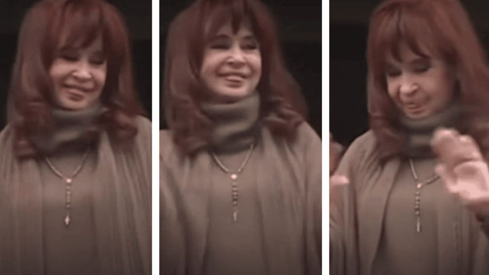 ¡Saludó a la militancia! A pesar del frío, Cristina Kirchner salió una vez más a su balcón