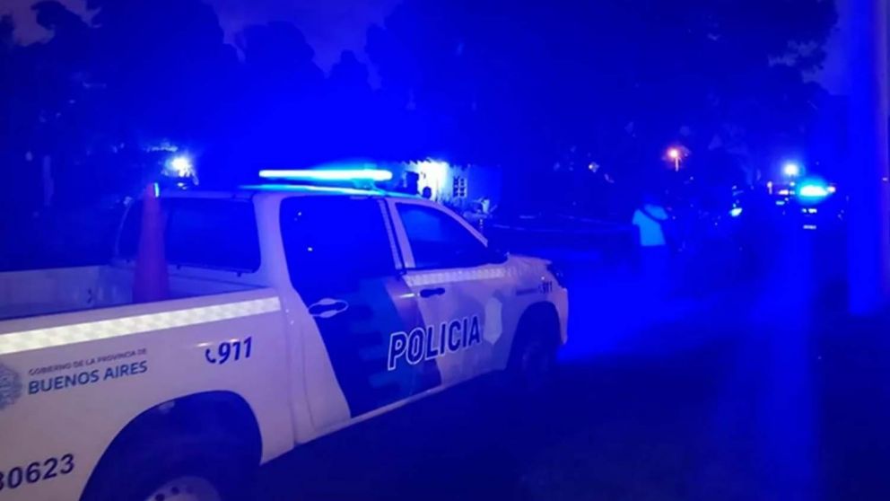 La policía llegó al lugar tras el llamado al 911 realizado por un vecino.