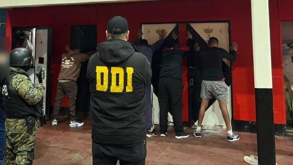 Los investigadores policiales efectuaron requisas en el establecimiento penitenciario.