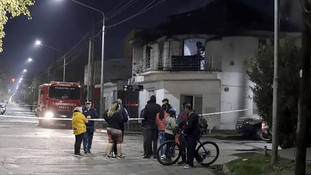 El incendio se produjo en una casa del barrio Bouquet Roldán.