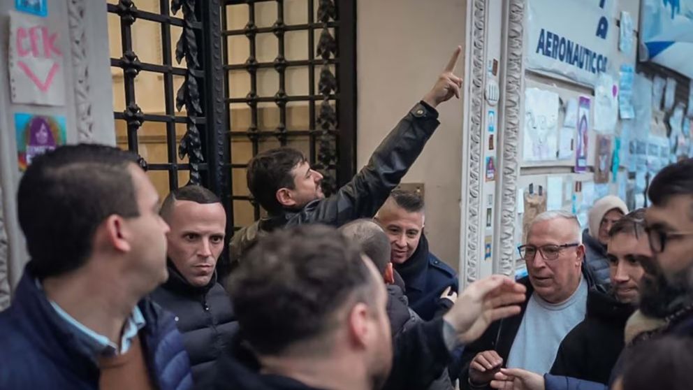 Juan Grabois subi� junto a Ofelia Fern�ndez al departamento de Cristina Kirchner.