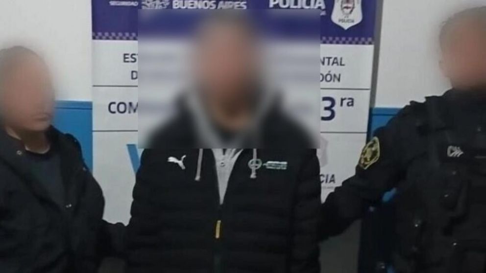 Este es el individuo, de 21 años, que fue aprehendido por los investigadores policiales. Crédito: 0223.